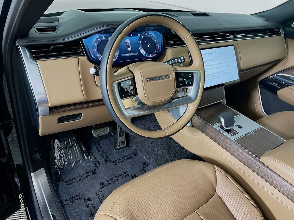 Certified Used 2025 British Racing Green SV Bespoke Ultra Met Gloss Land Rover SE image 9