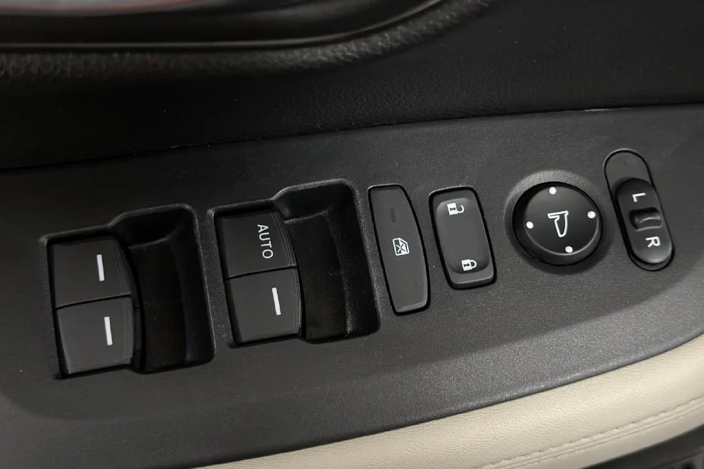 Used 2023  Honda LX image 16