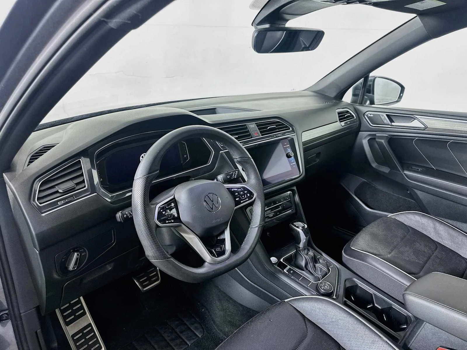 Used 2022 Platinum Gray Metallic Volkswagen SEL R-Line image 7