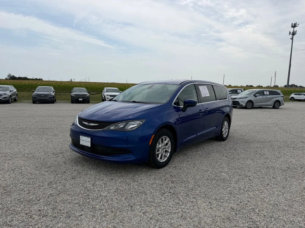 Used 2021 Blue Chrysler LX image 7