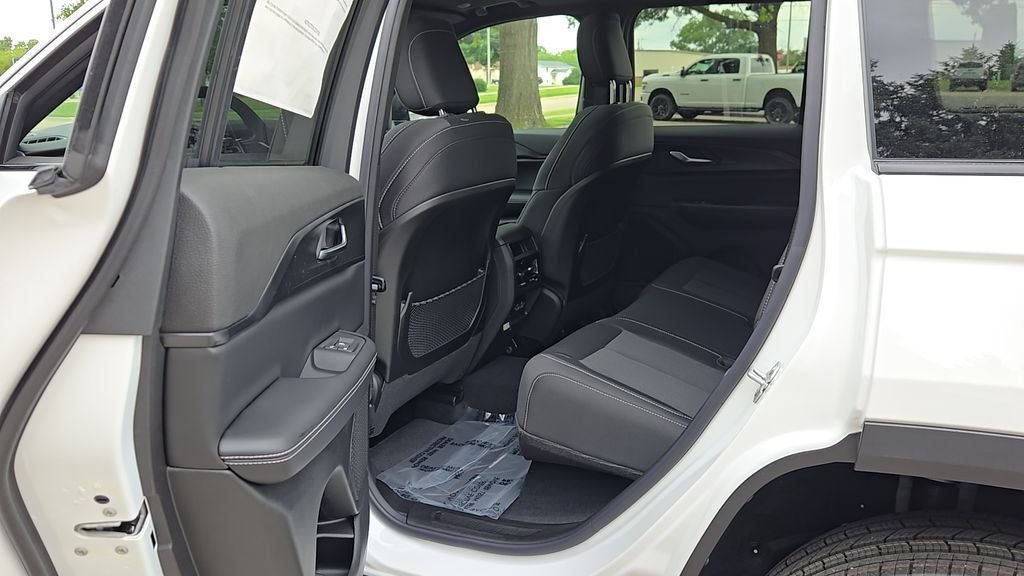 New 2026 Bright White Clear-Coat Exterior Paint Jeep Laredo X image 26