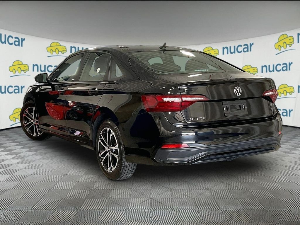 Used 2023 Black Volkswagen 1.5T Sport image 4
