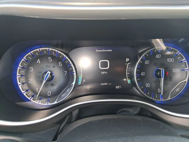 Used 2023 White Chrysler Touring L image 4