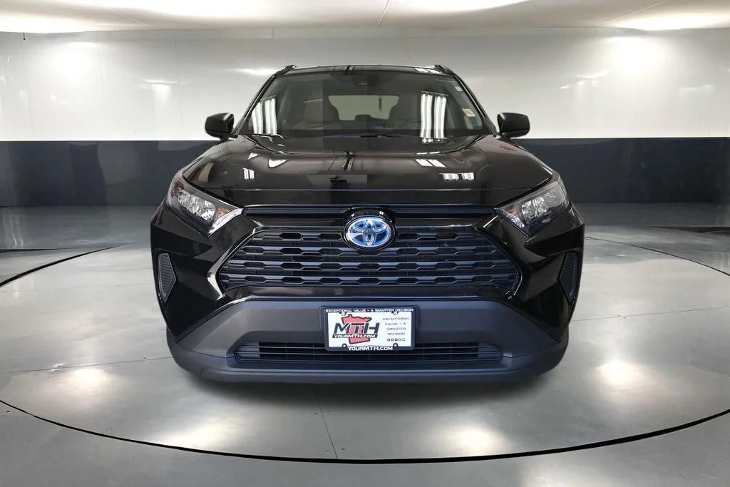 2022 Toyota RAV4 LE - Photo 11