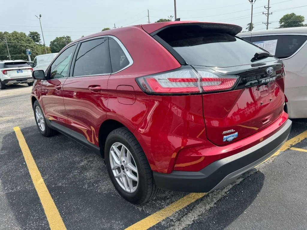 Used 2024 Rapid Red Metallic Tinted Clearcoat Ford SEL image 9