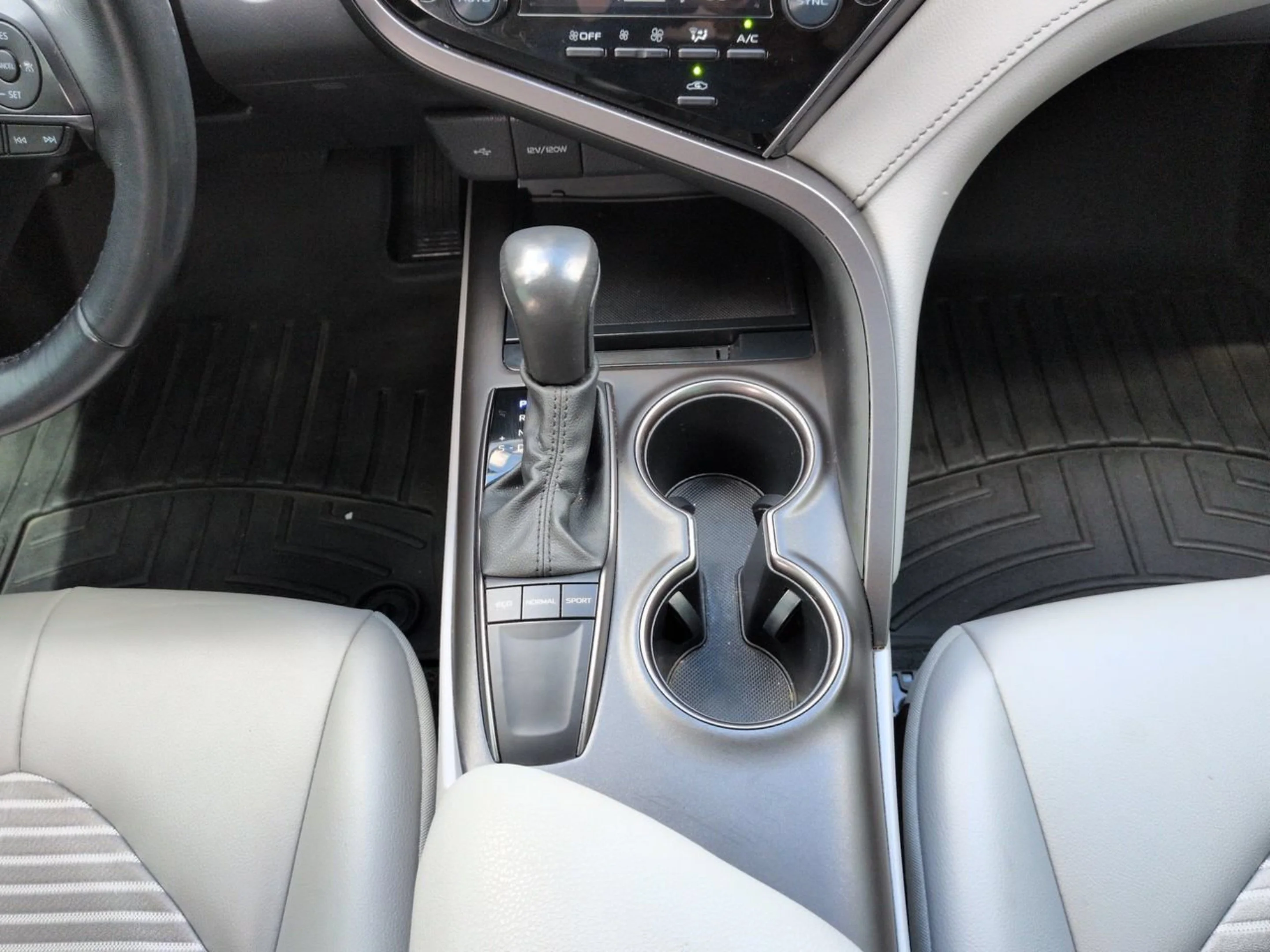 Used 2024 Ice Toyota SE image 21