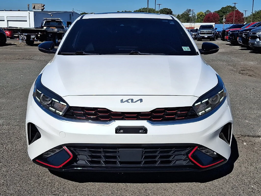 Used 2024 White Kia GT-Line image 4
