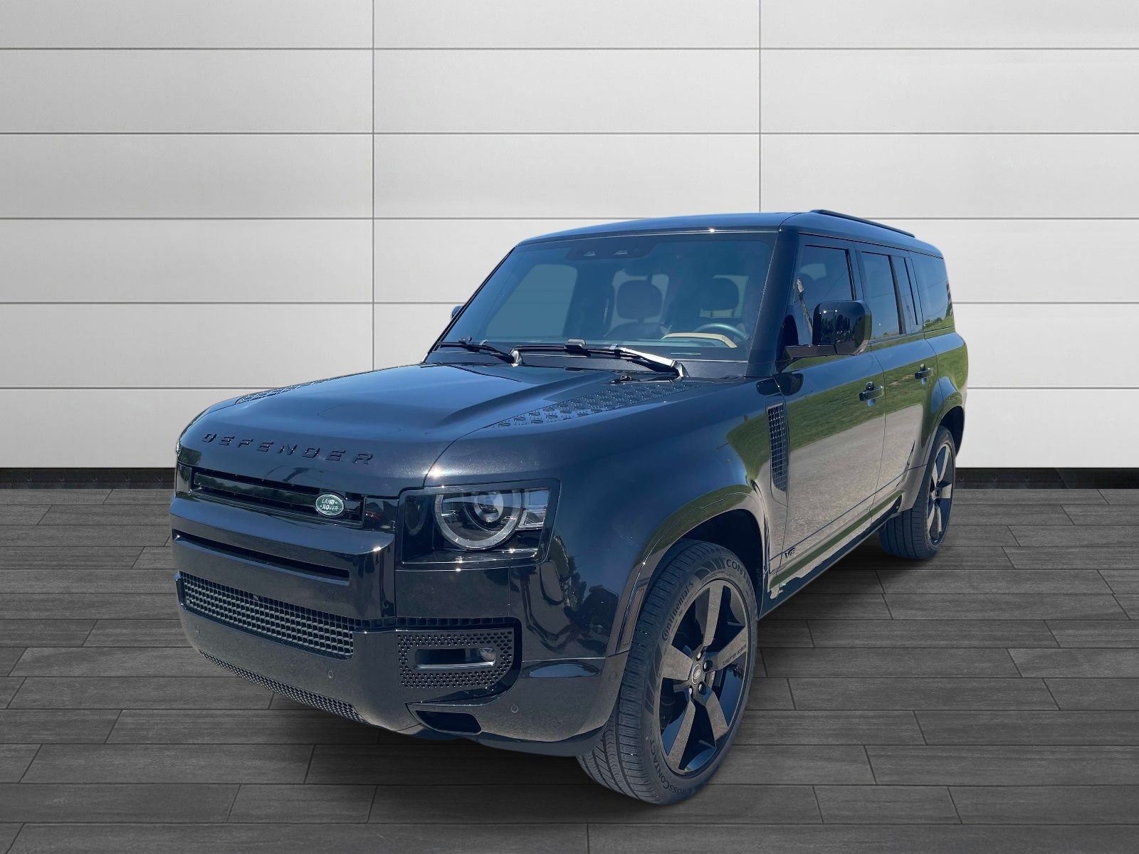 Used 2025 Santorini Black Metallic Land Rover V8 image 7