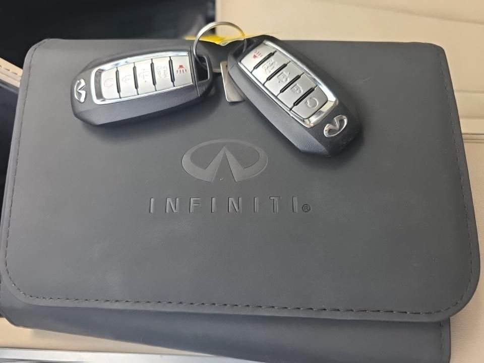 Certified Used 2023 White INFINITI LUXE image 11
