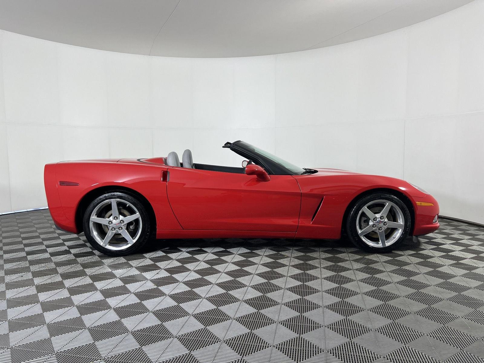 Used 2005 Victory Red Chevrolet Base image 16