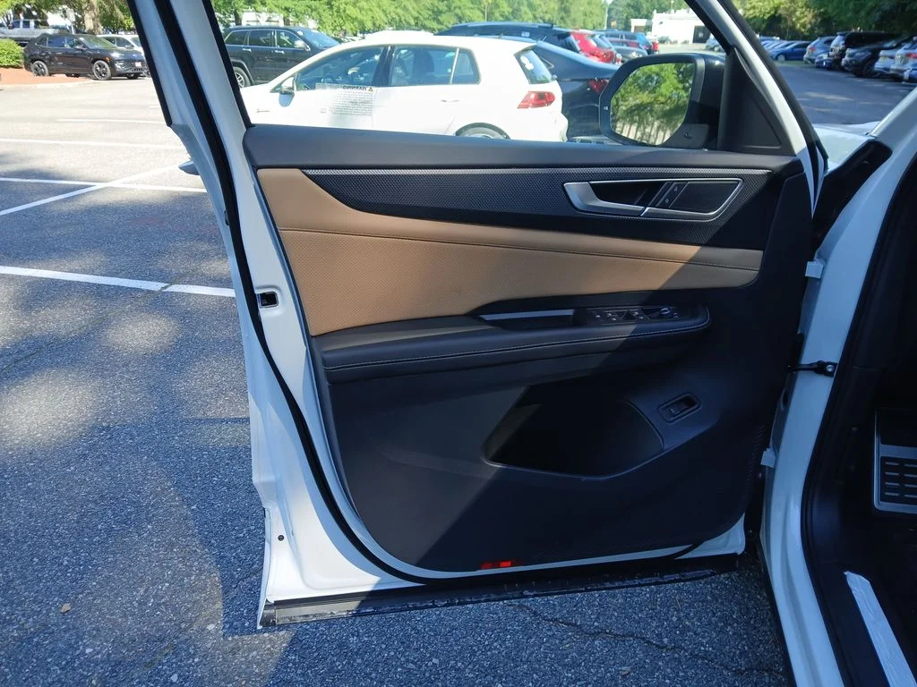 New 2026 White Volkswagen 2.0T SEL R-Line Black image 10