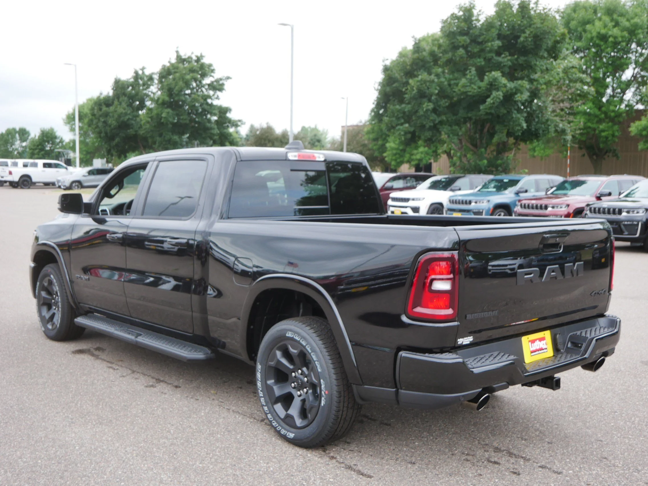 New 2026 Diamond Black Crystal Pearl-Coat Exterior Paint RAM Big Horn image 3