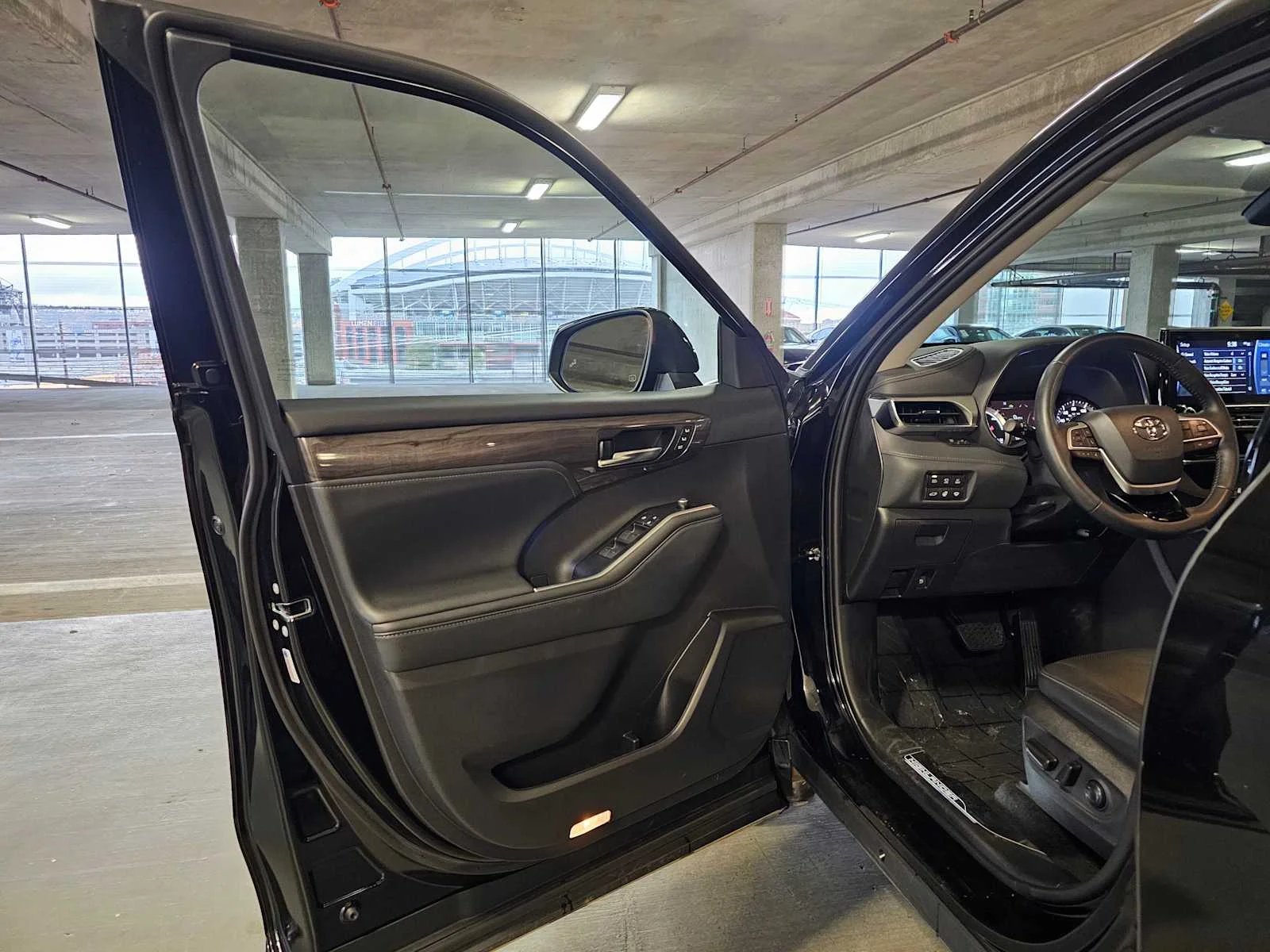 Used 2022 Midnight Black Metallic Toyota Hybrid Platinum image 23
