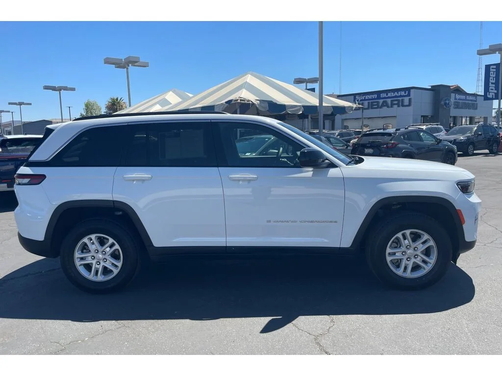 Used 2024 BRIGHT WHITE CLEARCOAT Jeep Laredo image 7