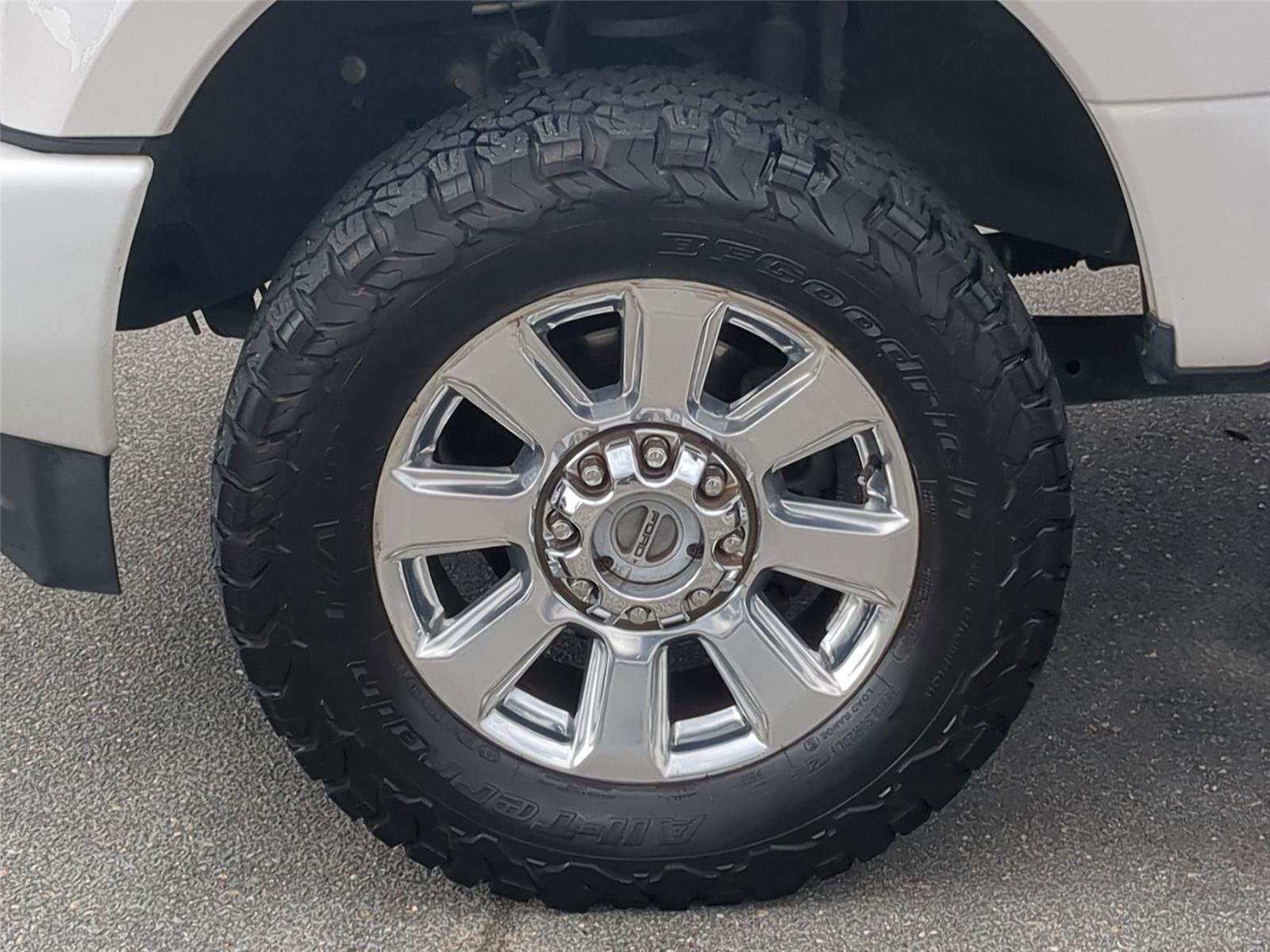 Used 2019 White Platinum Metallic Tri-Coat Ford Platinum image 10