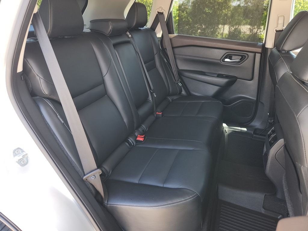 Certified Used 2022 Silver Nissan SL image 13