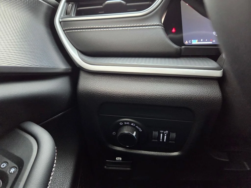 Used 2023 Gray Jeep Altitude X image 23