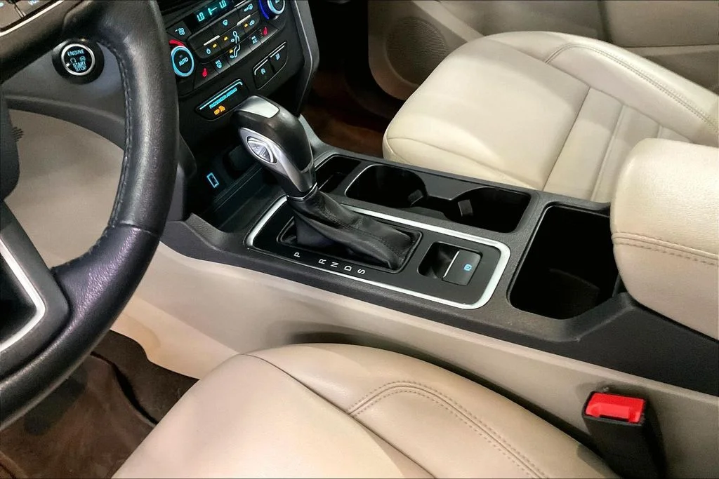 Used 2019 White Ford SEL image 17