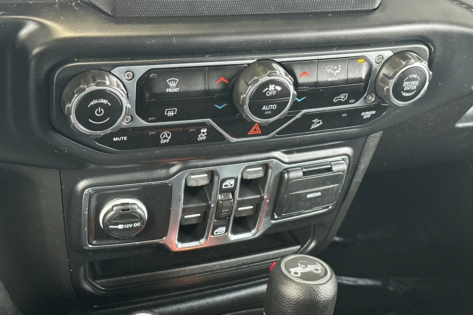 Used 2019 BLACK Jeep Sport image 19
