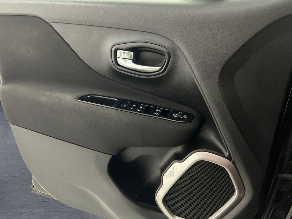 Used 2021 Black Jeep Latitude image 15