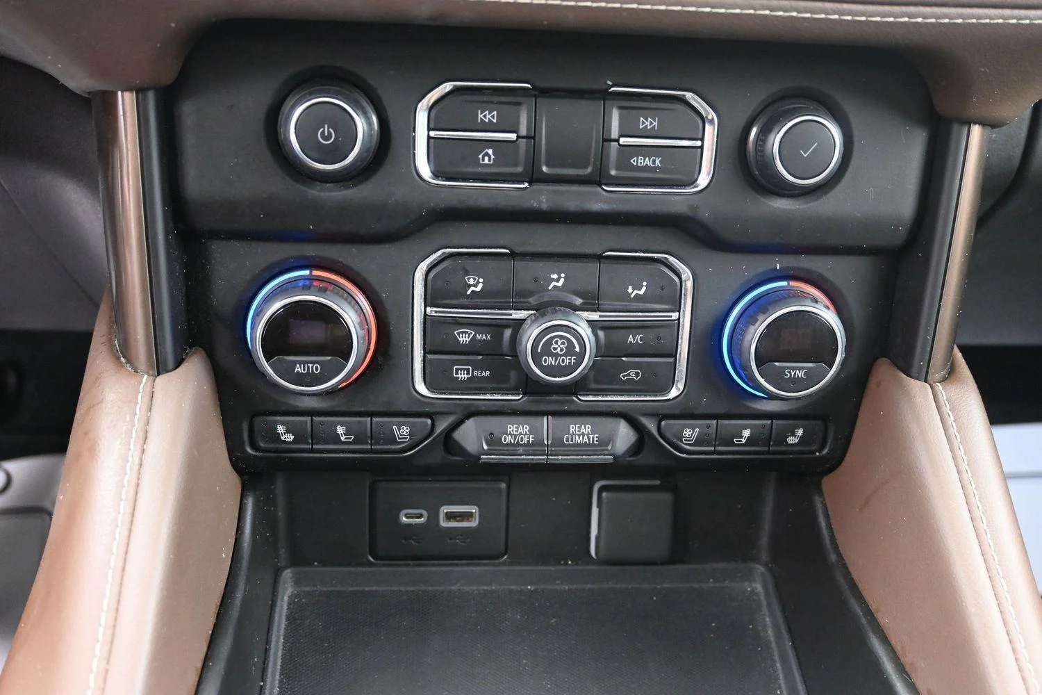 Used 2021 Graywood Metallic Chevrolet High Country image 33