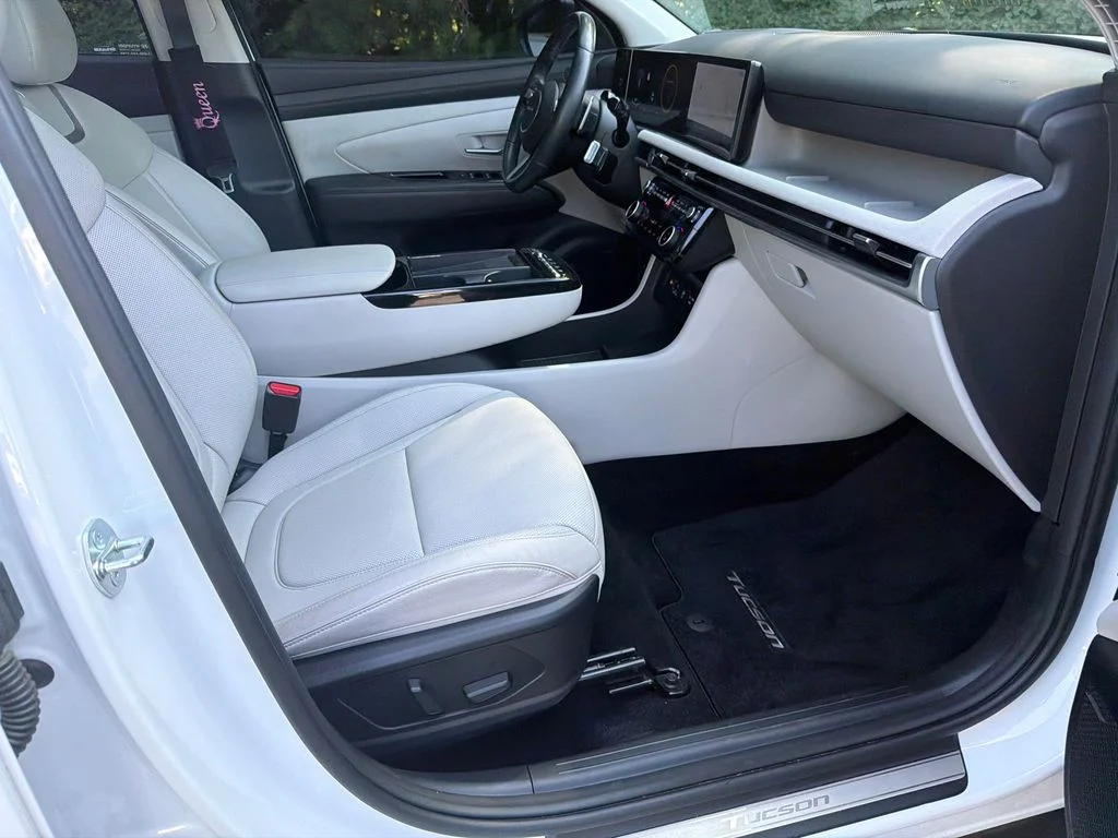 Used 2025 White Hyundai Limited image 13
