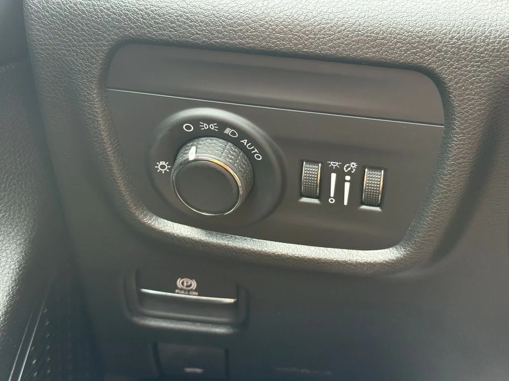 Used 2024 Silver Jeep Altitude X image 19