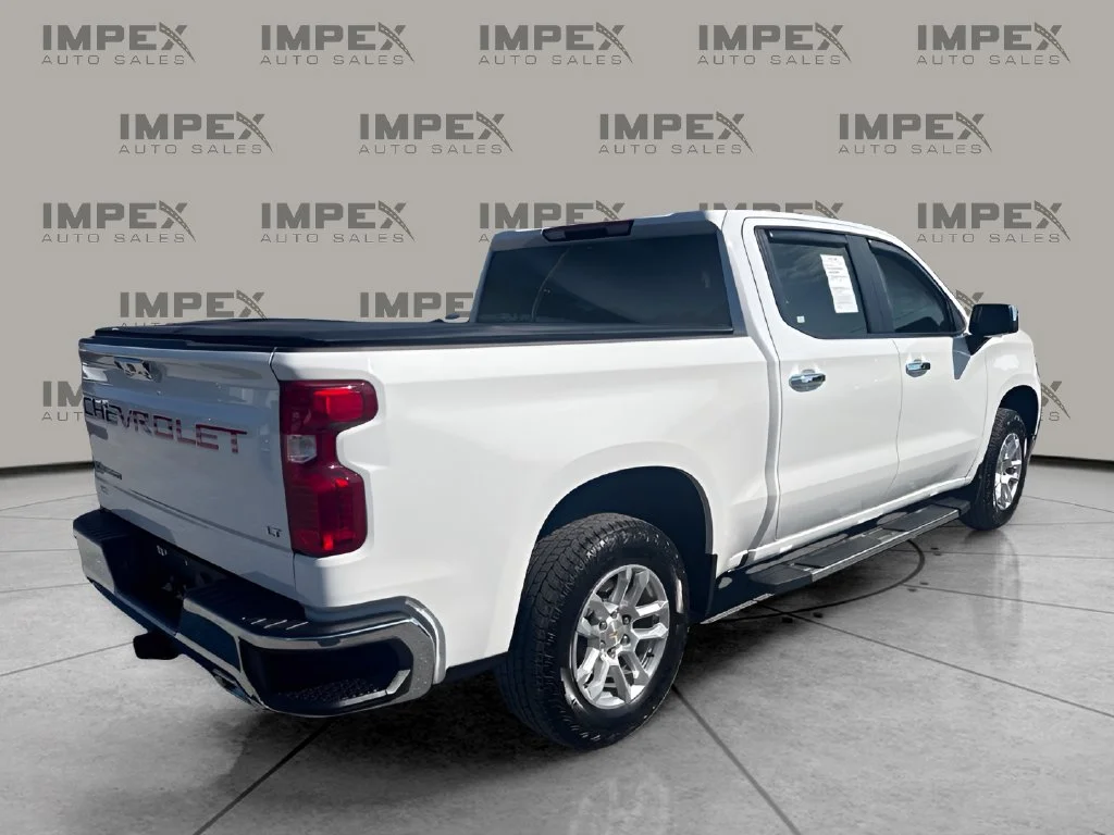 Used 2025 White Chevrolet LT image 5
