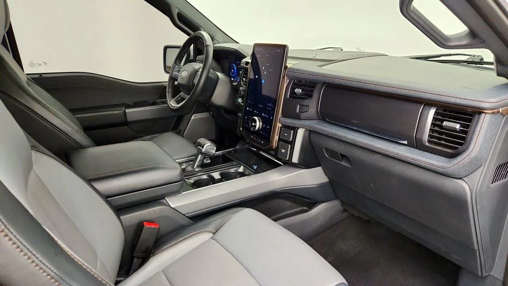 Used 2023 Star White Metallic Tri-Coat Ford LARIAT 4WD SuperCrew 5.5
