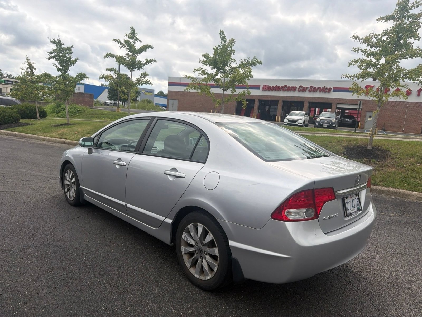 Used 2011 Alabaster Silver Metallic Honda EX image 3
