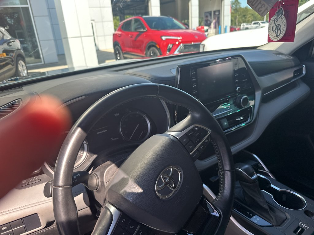 Used 2021 Moon Dust Toyota XLE image 3