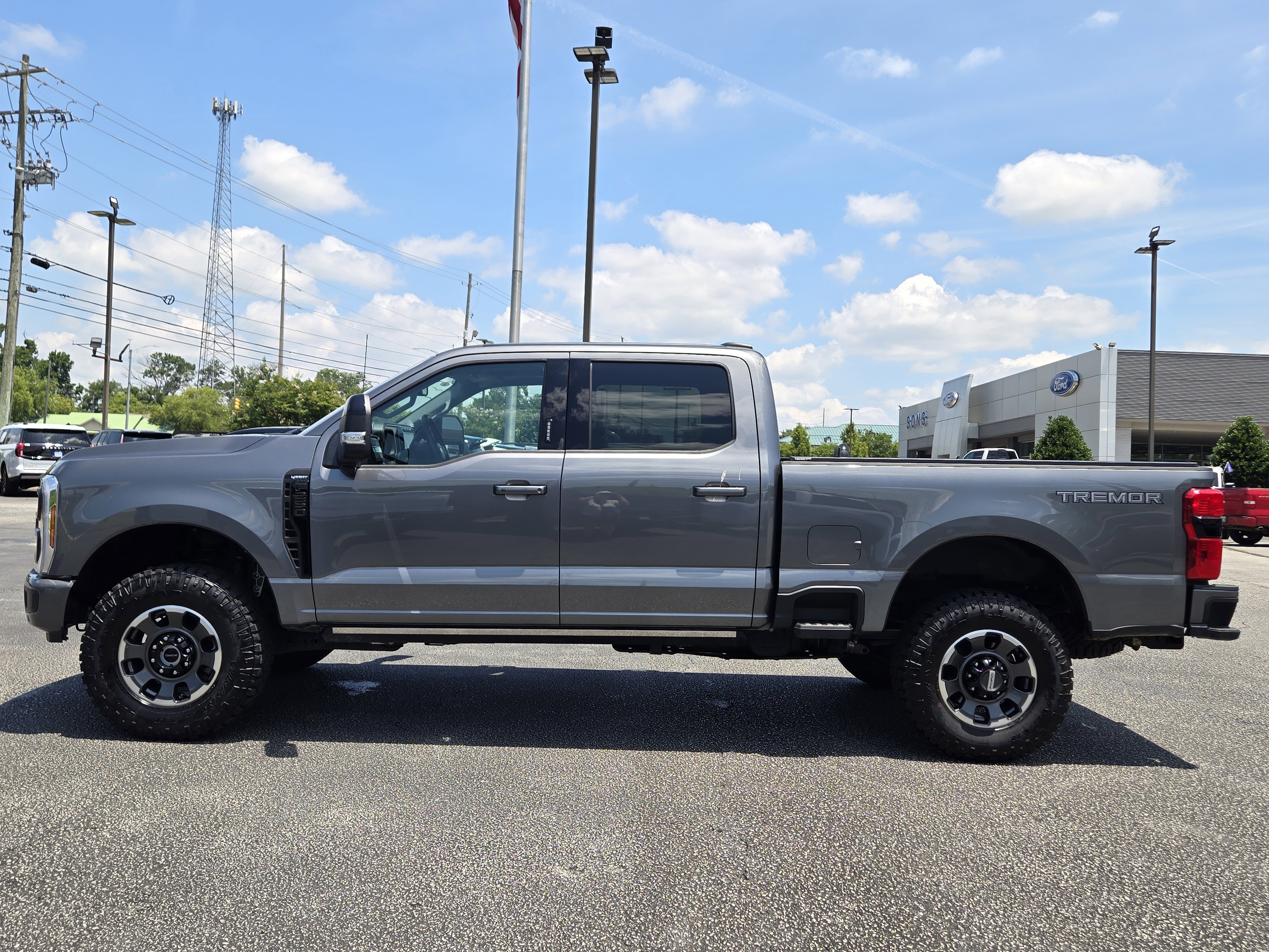 Used 2024 Carbonized Gray Metallic Ford Lariat image 15