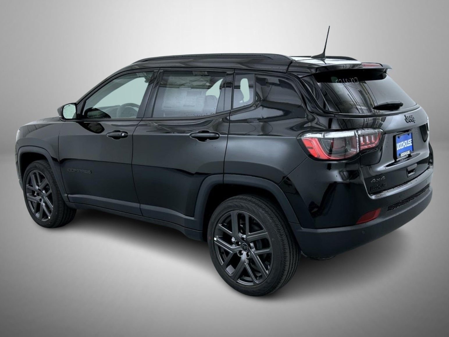 New 2026 Diamond Black Crystal Pearl-Coat Exterior Paint Jeep Limited image 7
