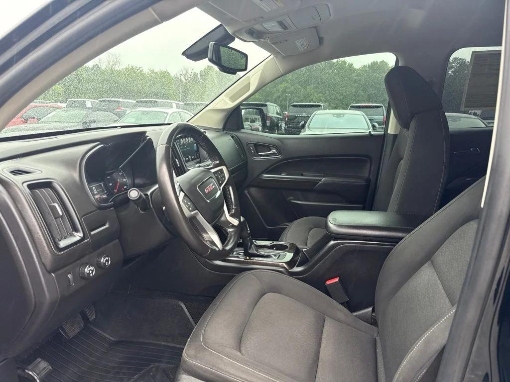 Used 2018 Black GMC SLE1 image 3
