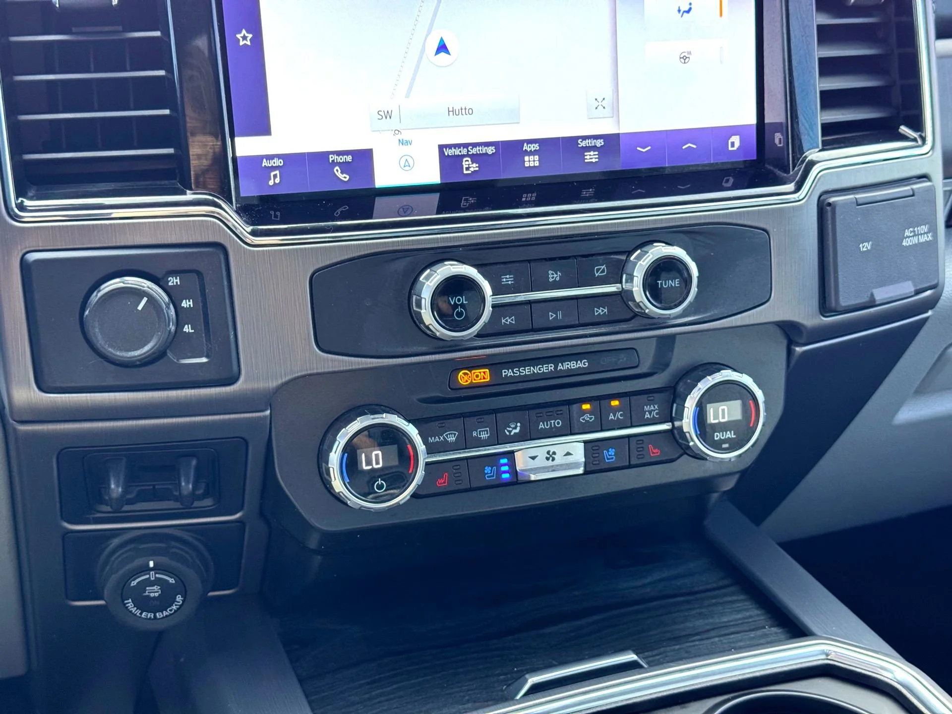 Used 2022  Ford Limited image 34