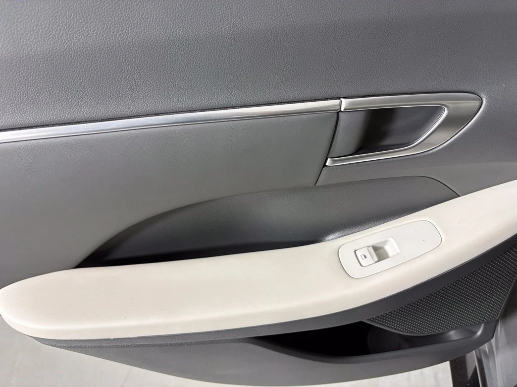 Used 2022 Gray Hyundai SEL image 34