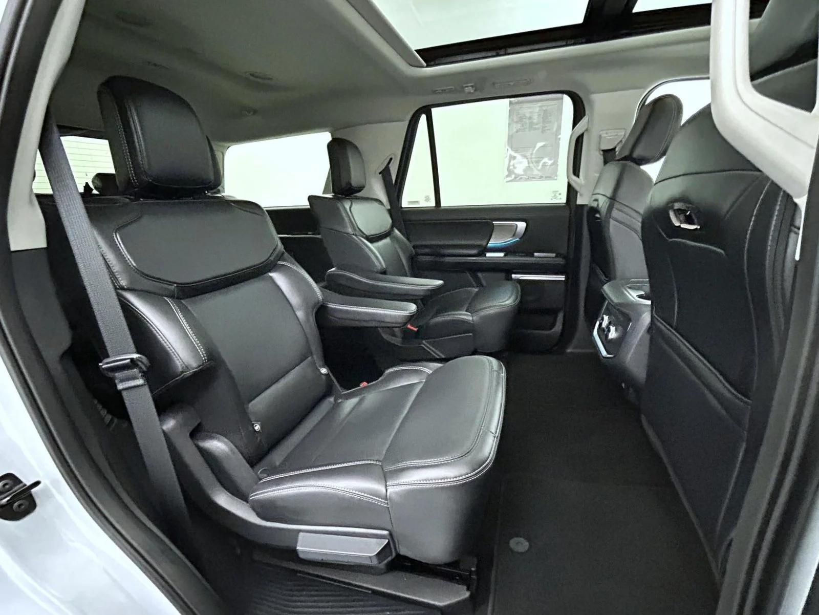 Used 2025 Silver Ford Platinum image 20