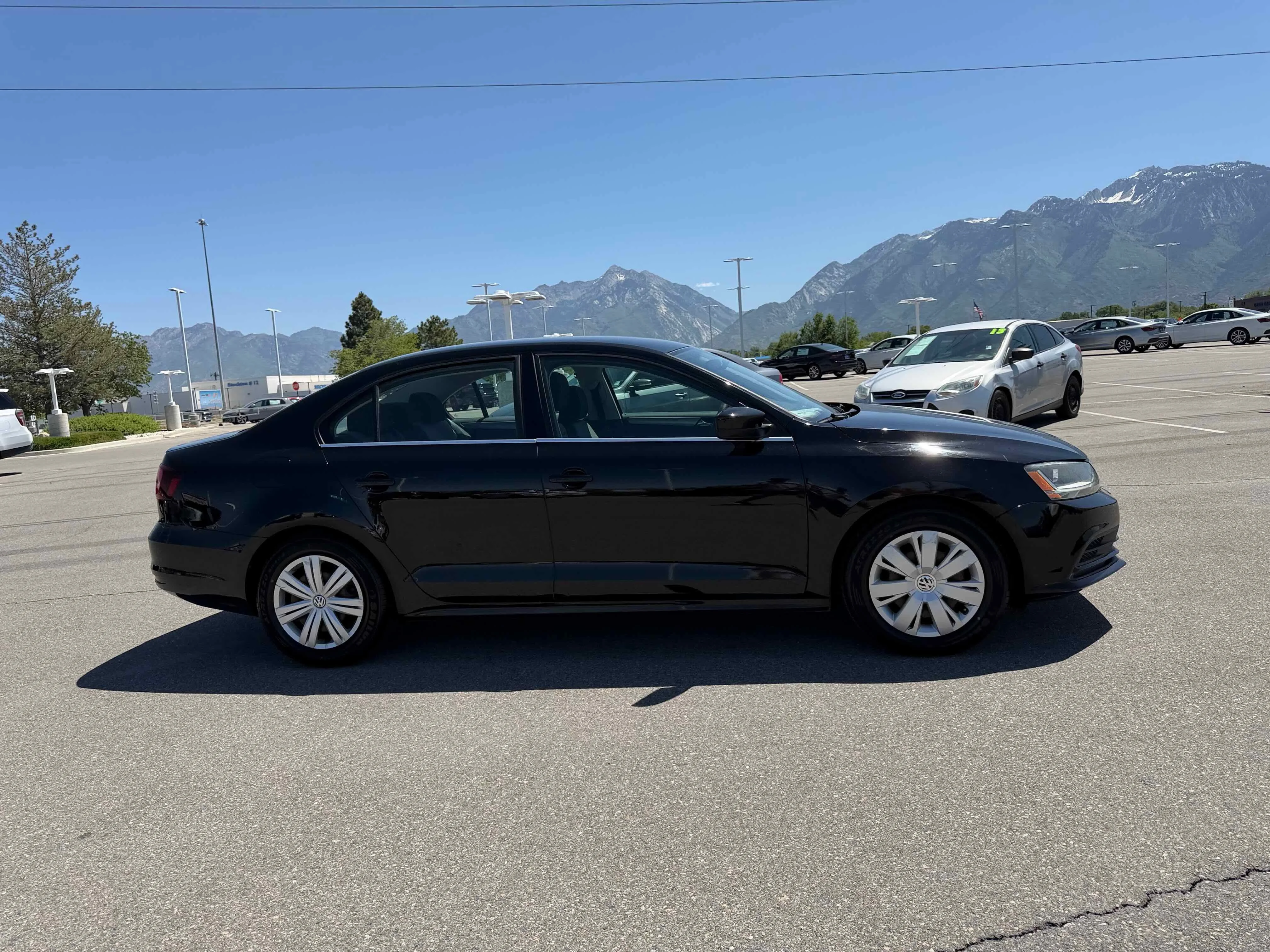 Used 2017 Black Volkswagen 1.4T S image 6