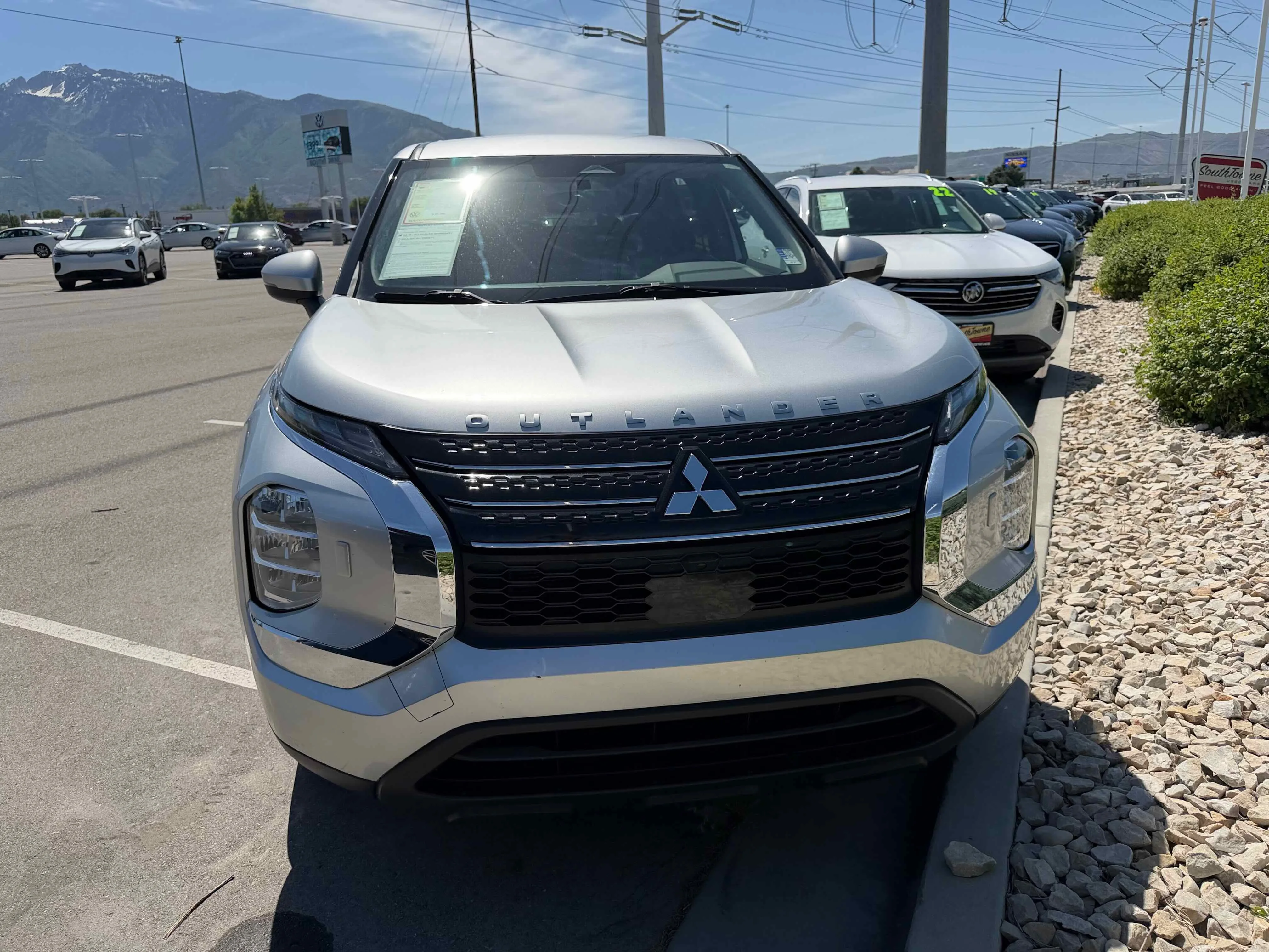 Used 2024  Mitsubishi ES image 10