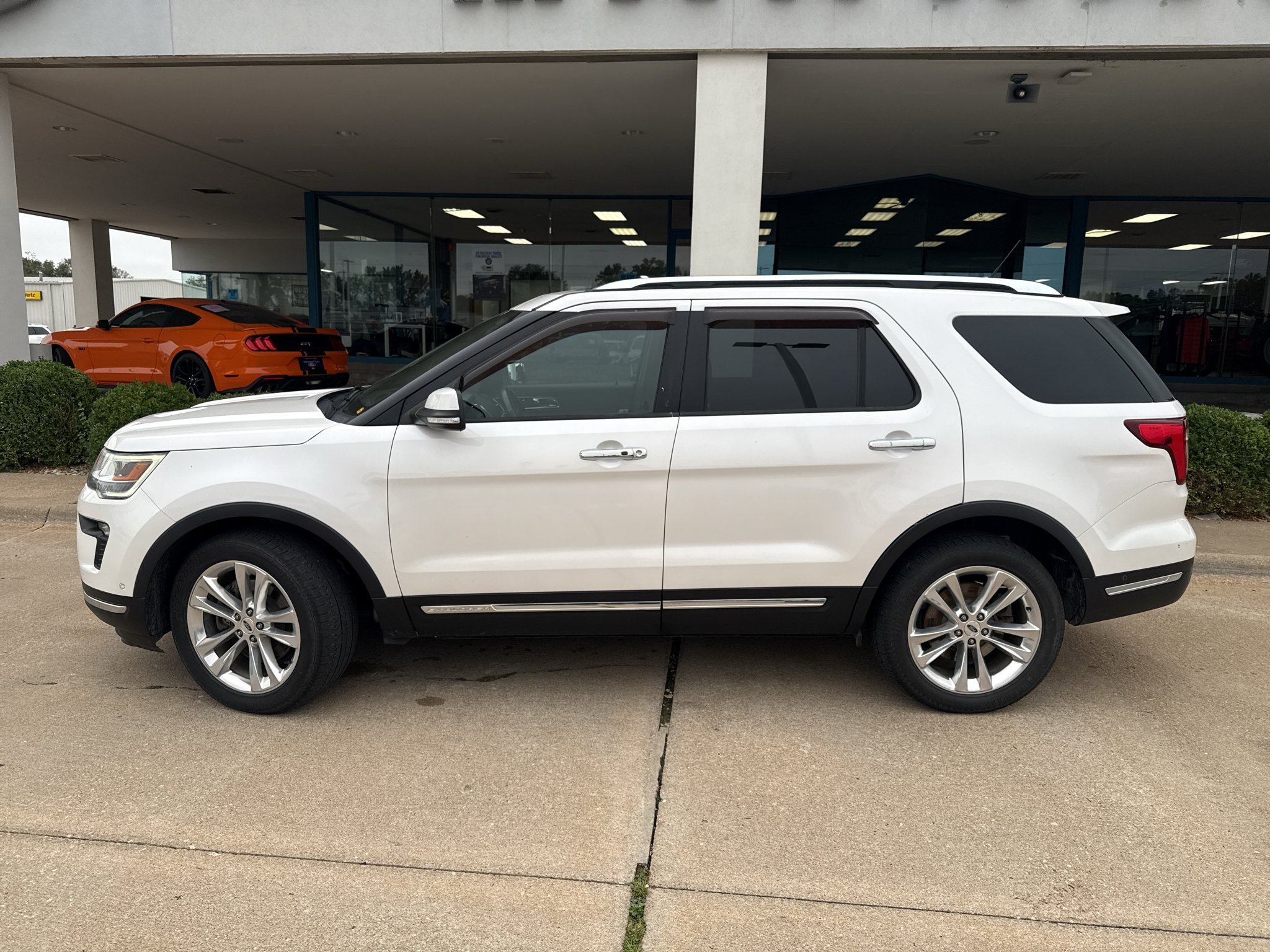 Used 2018 White Platinum Metallic Tri-Coat Ford Limited image 16