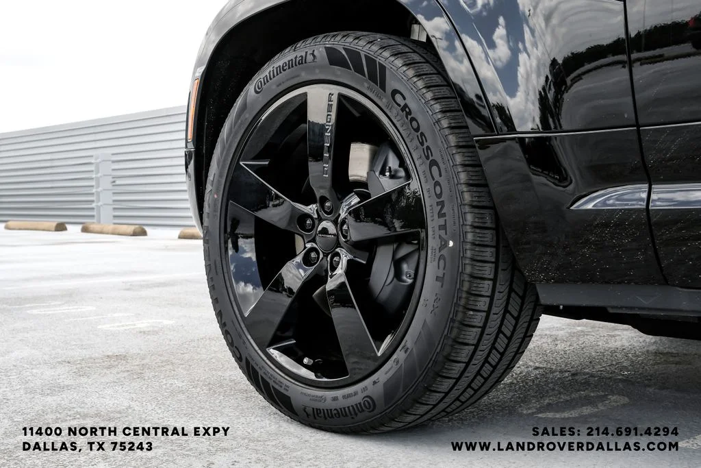 New 2026 Santorini Black Metallic Land Rover X-Dynamic SE image 52