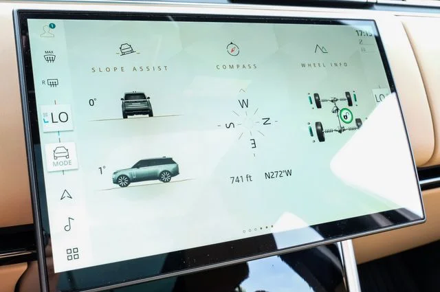 New 2026 Fuji White Land Rover SE image 37