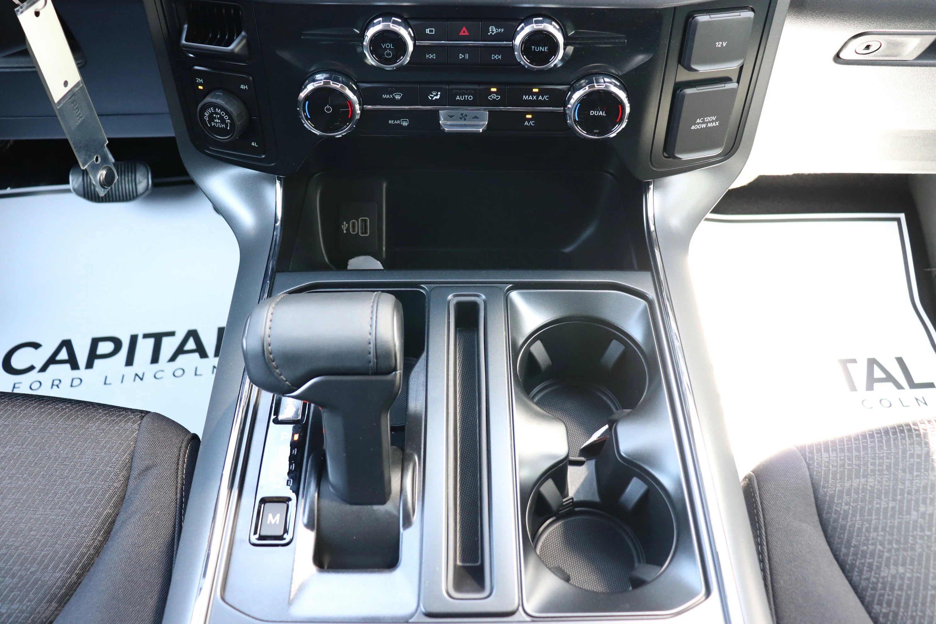New 2026 CARBONIZED GREY METALLIC Ford XLT image 16