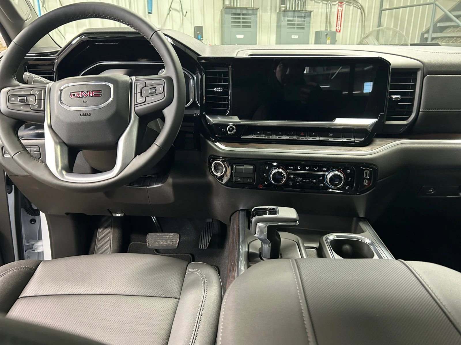 New 2026 Glacier White Tricoat GMC SLT image 21