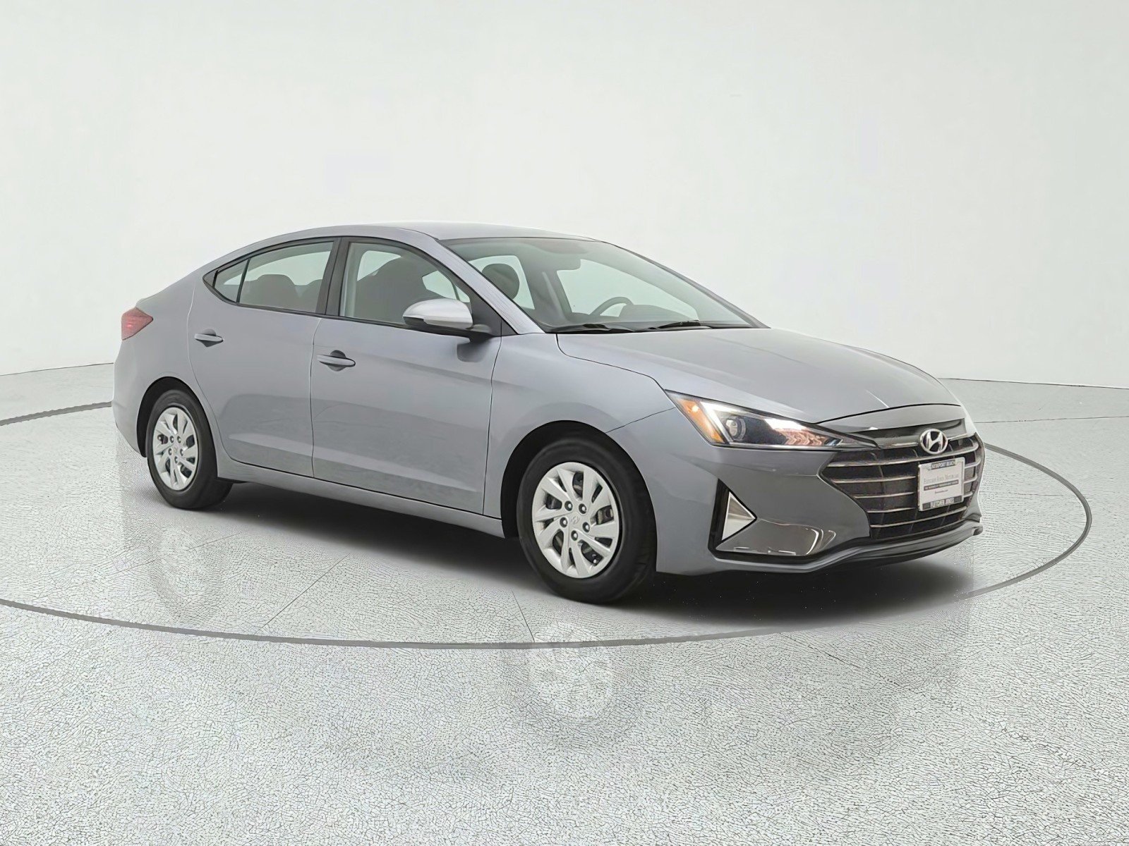 Used 2019 Galactic Gray Hyundai SE Auto image 3