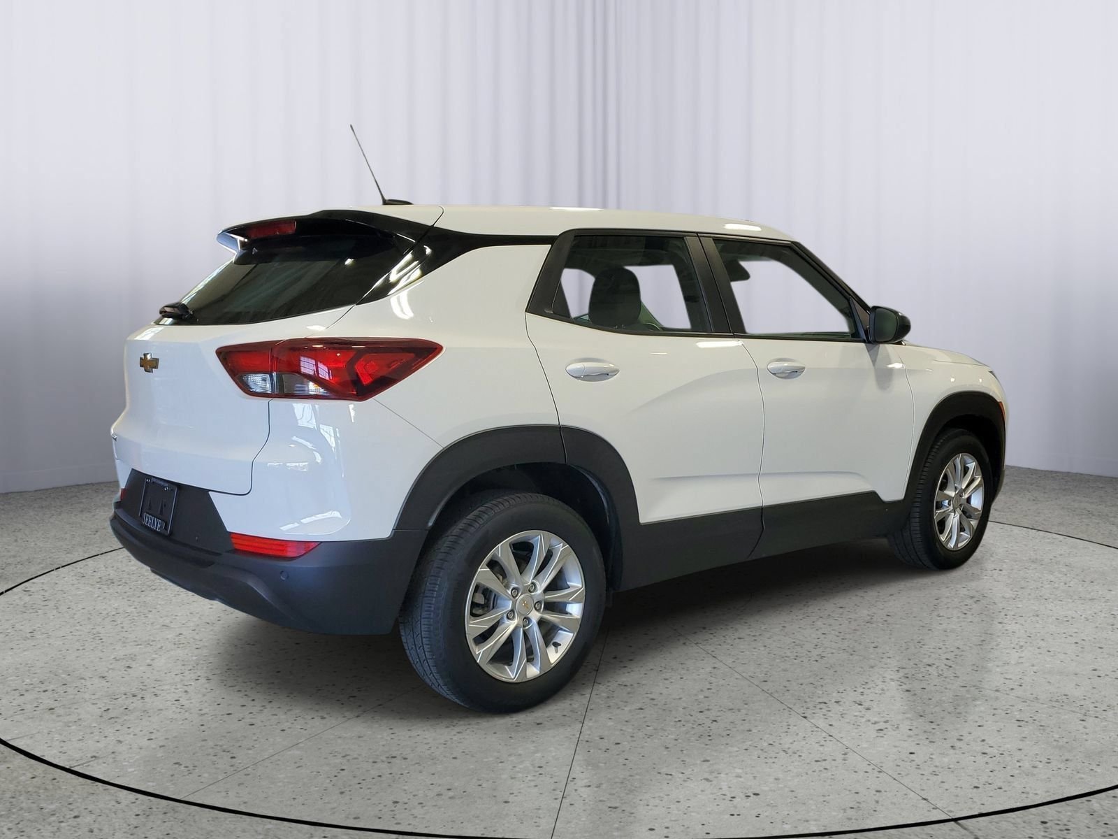 Used 2022 White Chevrolet LS image 4