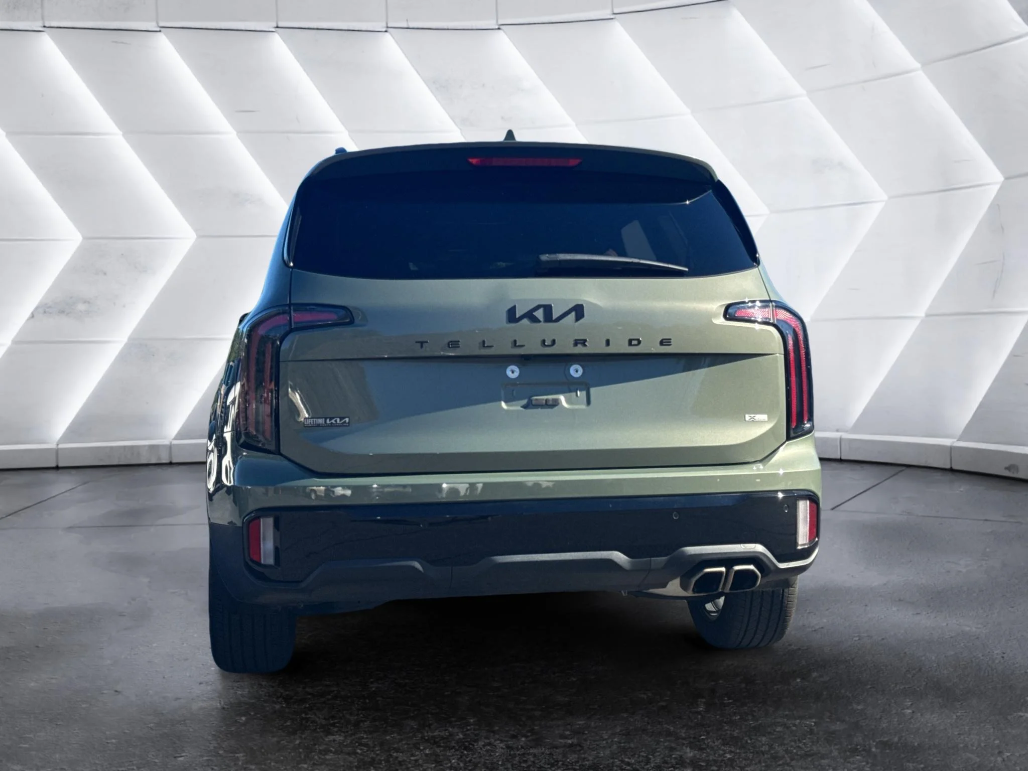 Used 2025 Jungle Green Kia EX X-Line image 6