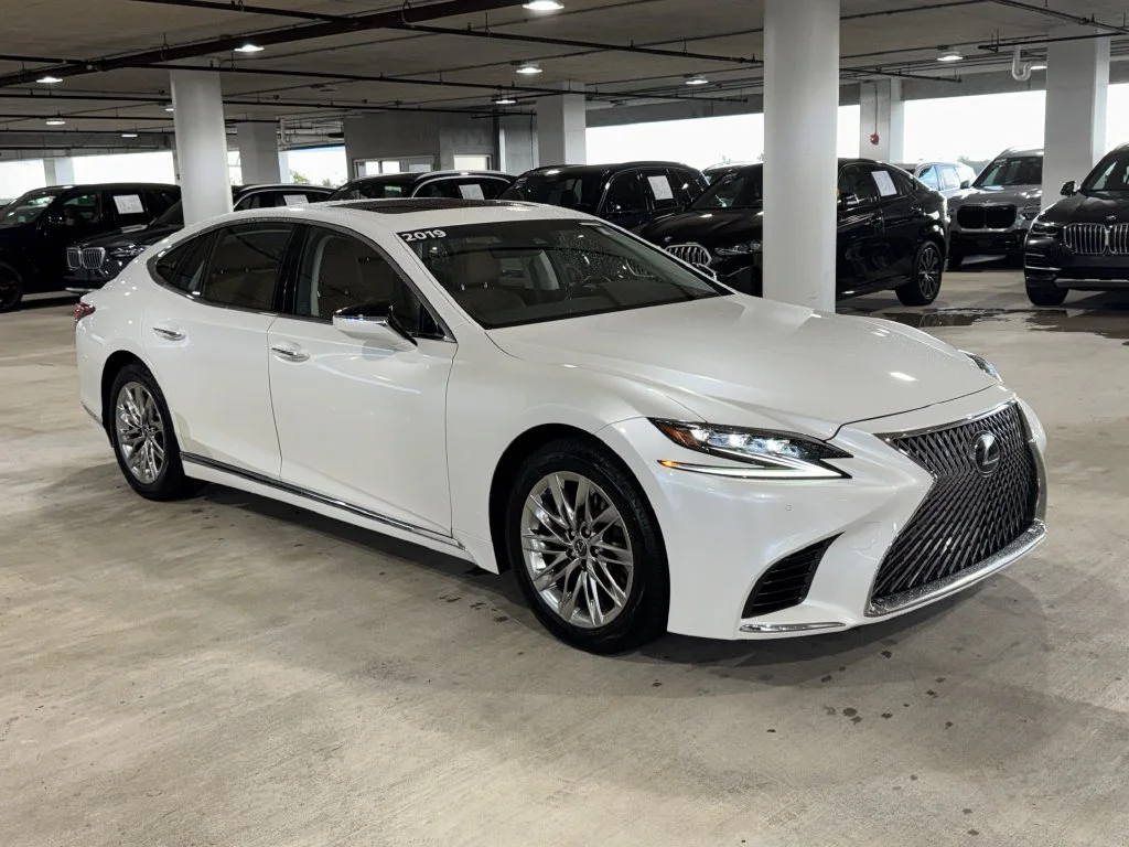 Used 2019 White Lexus 500 Base image 2