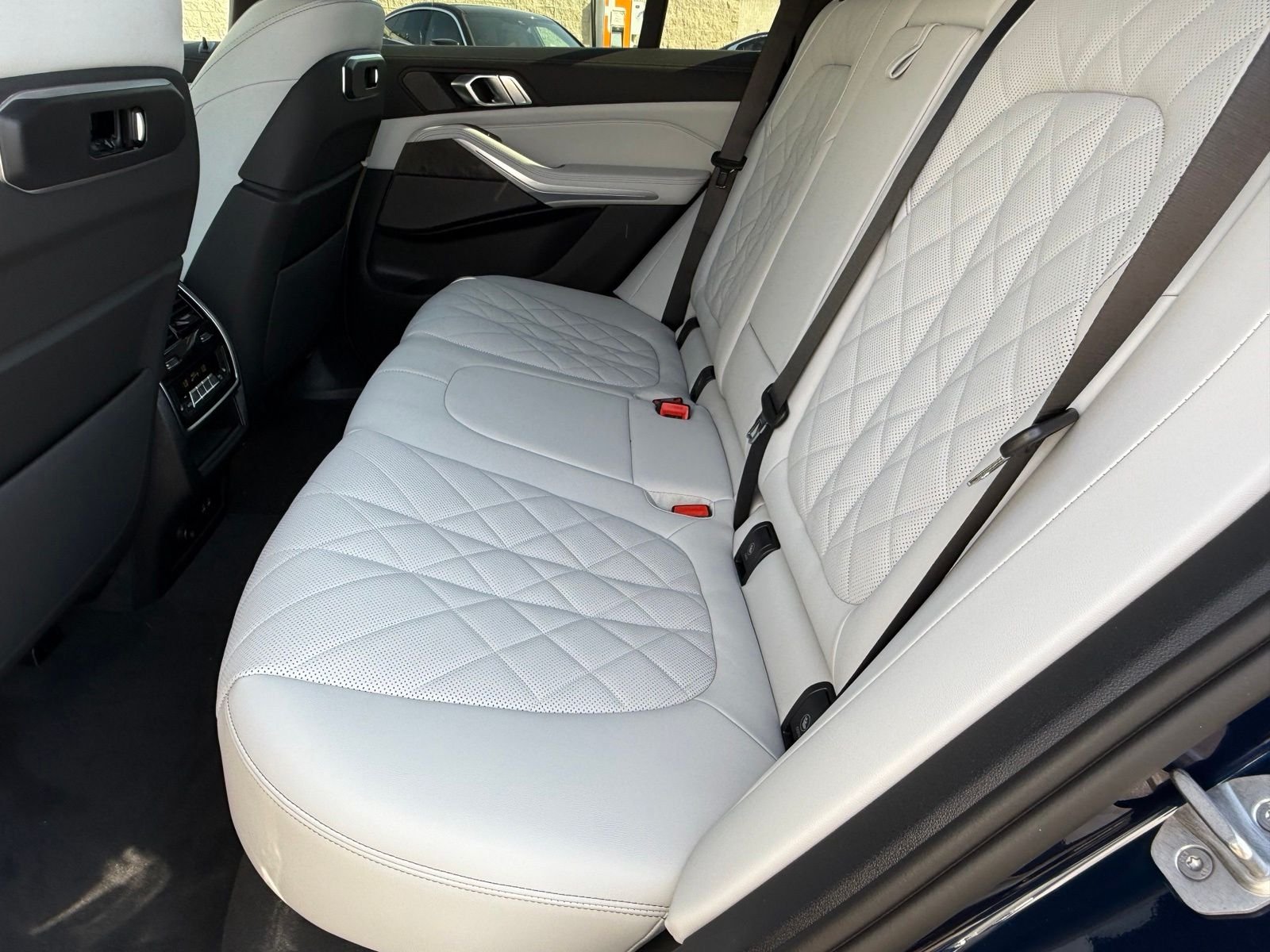 New 2026 Tanzanite Blue II Metallic BMW sDrive40i image 31