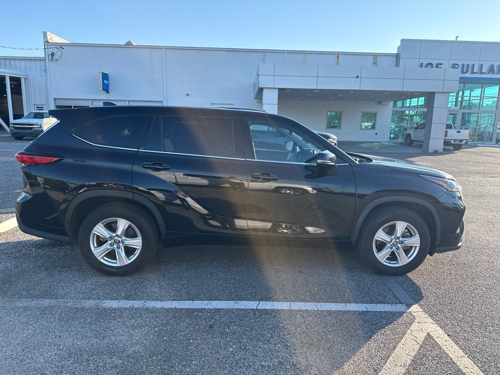 Used 2022 Black Toyota LE image 7